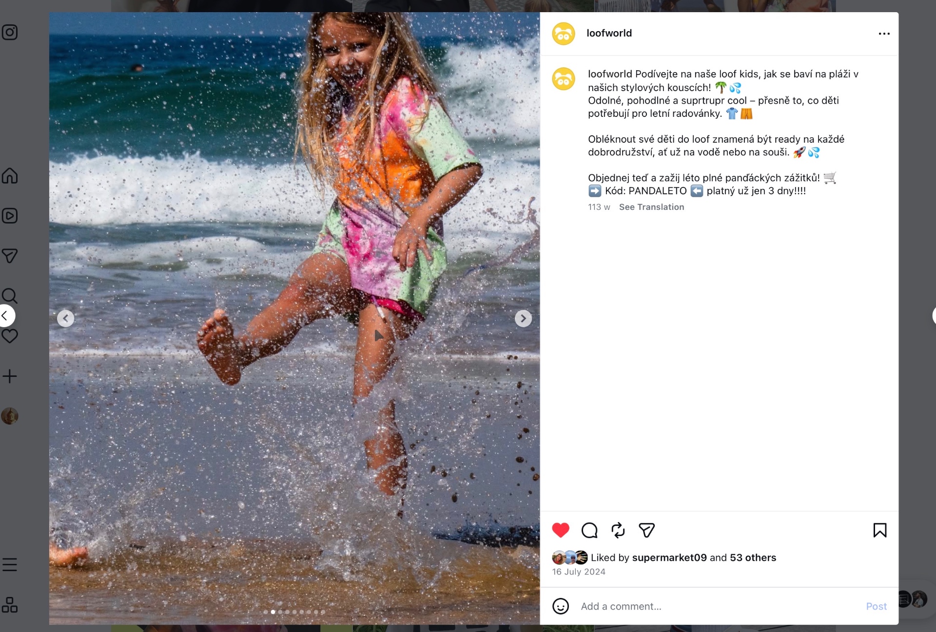 Instagramový příspěvek s dítětem v oblečení Loof u oceánu